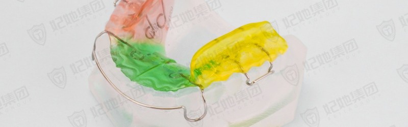 双翼螺旋簧横向扩弓矫治器