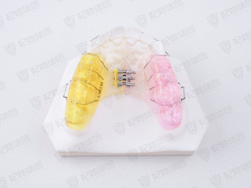 100-3-颌垫唇弓式螺旋簧横向扩弓矫治器（德国进口） (3).jpg